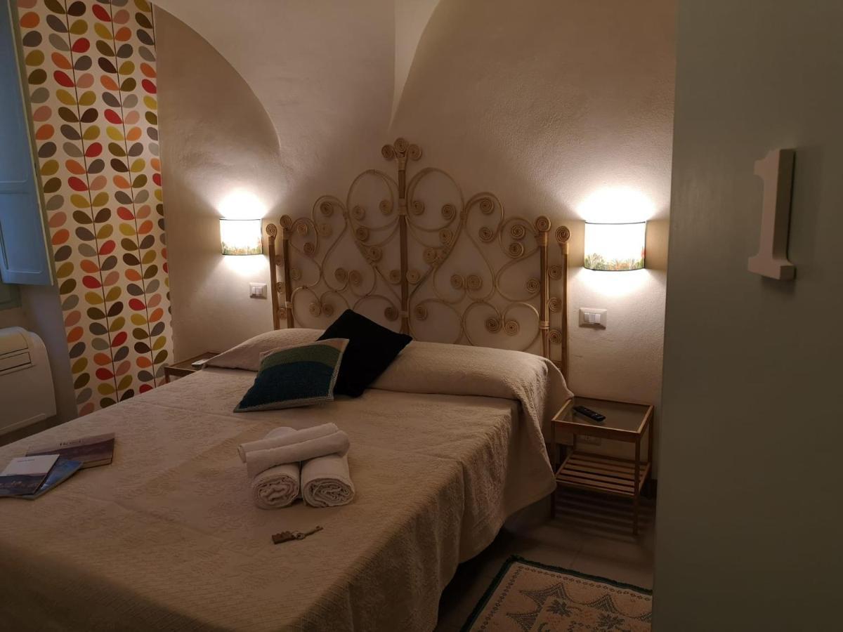 Casa Pagio Hotell Bosa Eksteriør bilde