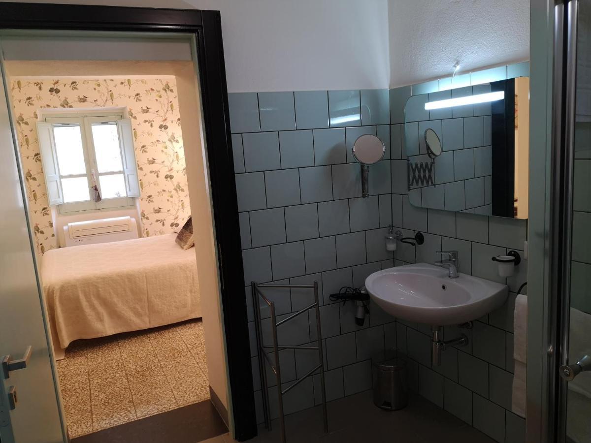 Casa Pagio Hotell Bosa Eksteriør bilde